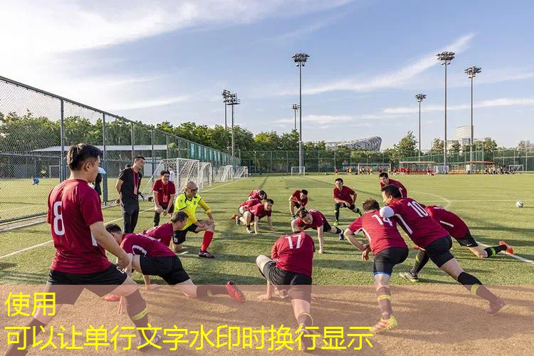 外国人拿果冻当网球拍
